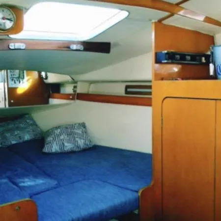 Botel Laver 28 *